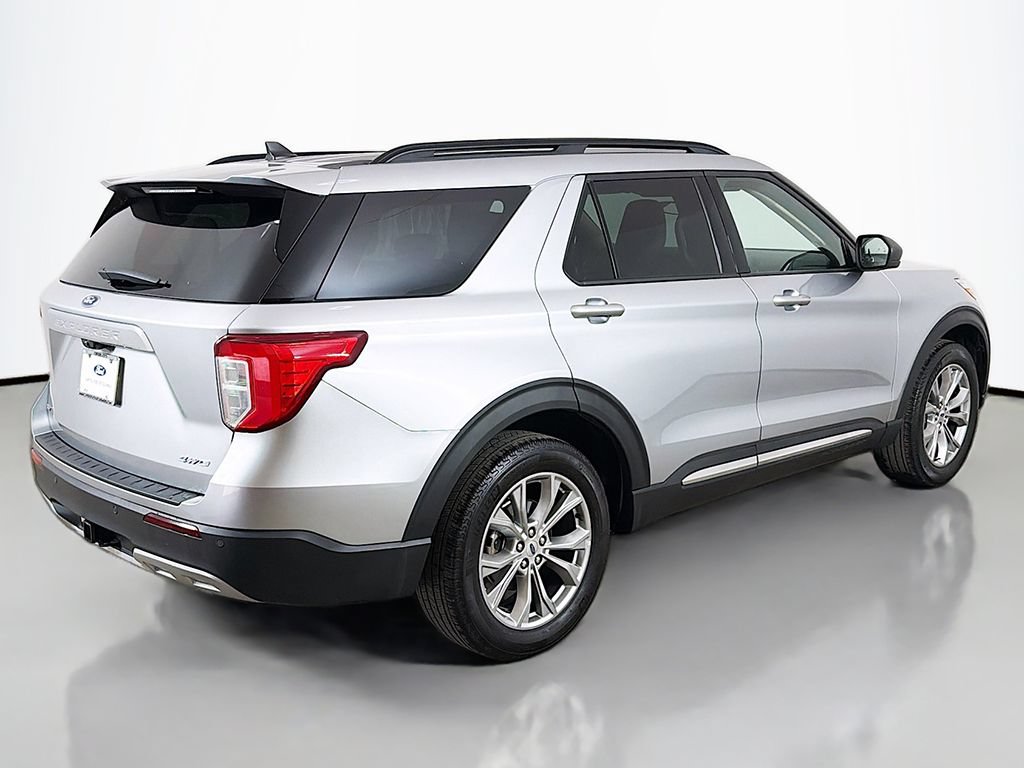 Used 2023 Ford Explorer XLT w/ Equipment Group 202A AWD/4WD image 14