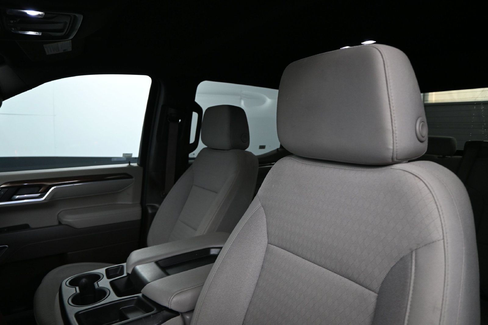 Used 2025 Chevrolet Silverado 1500 LT AWD/4WD image 9