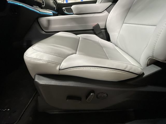 New 2026 Ford Expedition Platinum w/ Platinum Ultimate Package AWD/4WD image 18