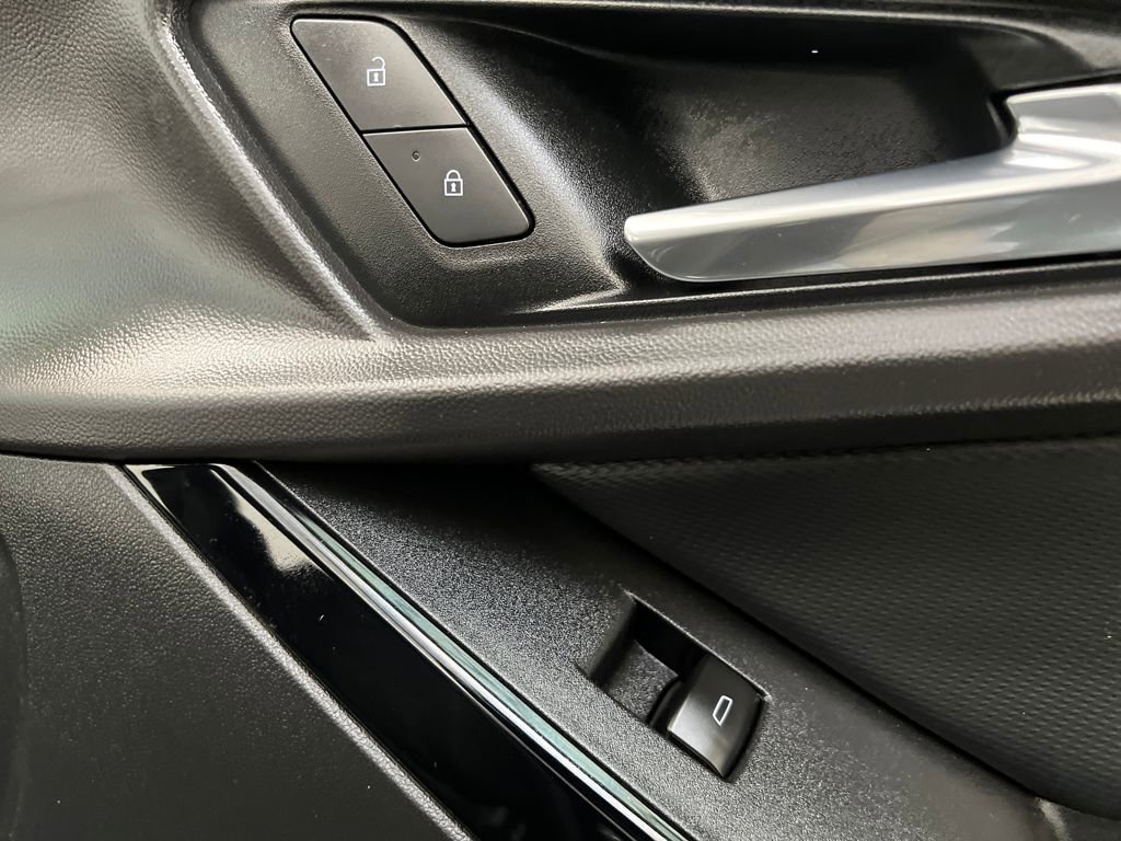 Used 2025 Chevrolet Equinox LT image 25