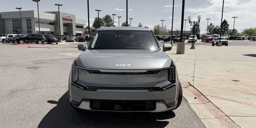 Used 2024 Kia EV9 Land AWD/4WD image 3