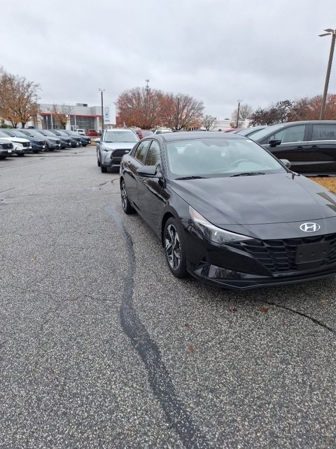 Used 2023 Hyundai Elantra SEL w/ Convenience Package image 2