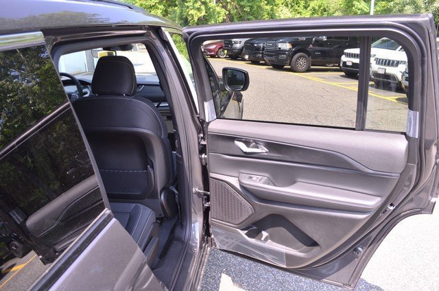 New 2025 Jeep Grand Cherokee L Laredo w/ Luxury Tech Group I image 33