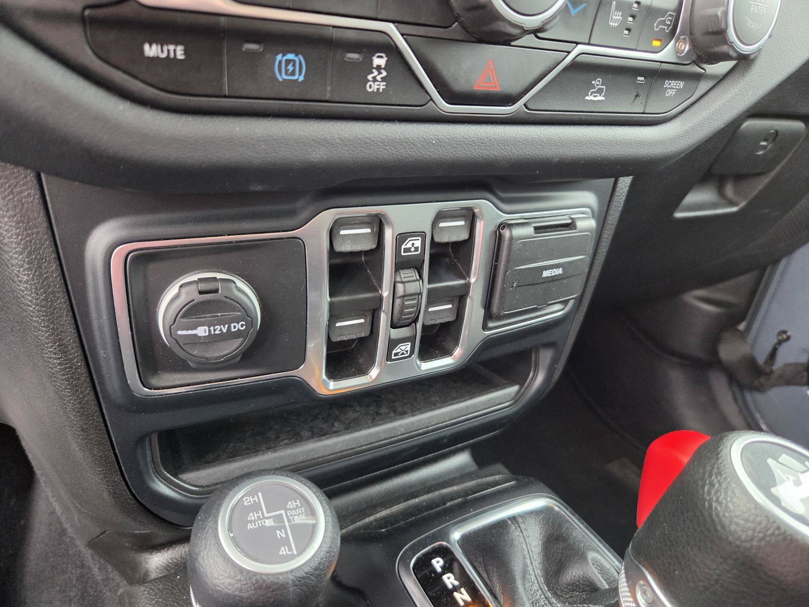 Used 2024 Jeep Wrangler Unlimited Sahara AWD/4WD image 23