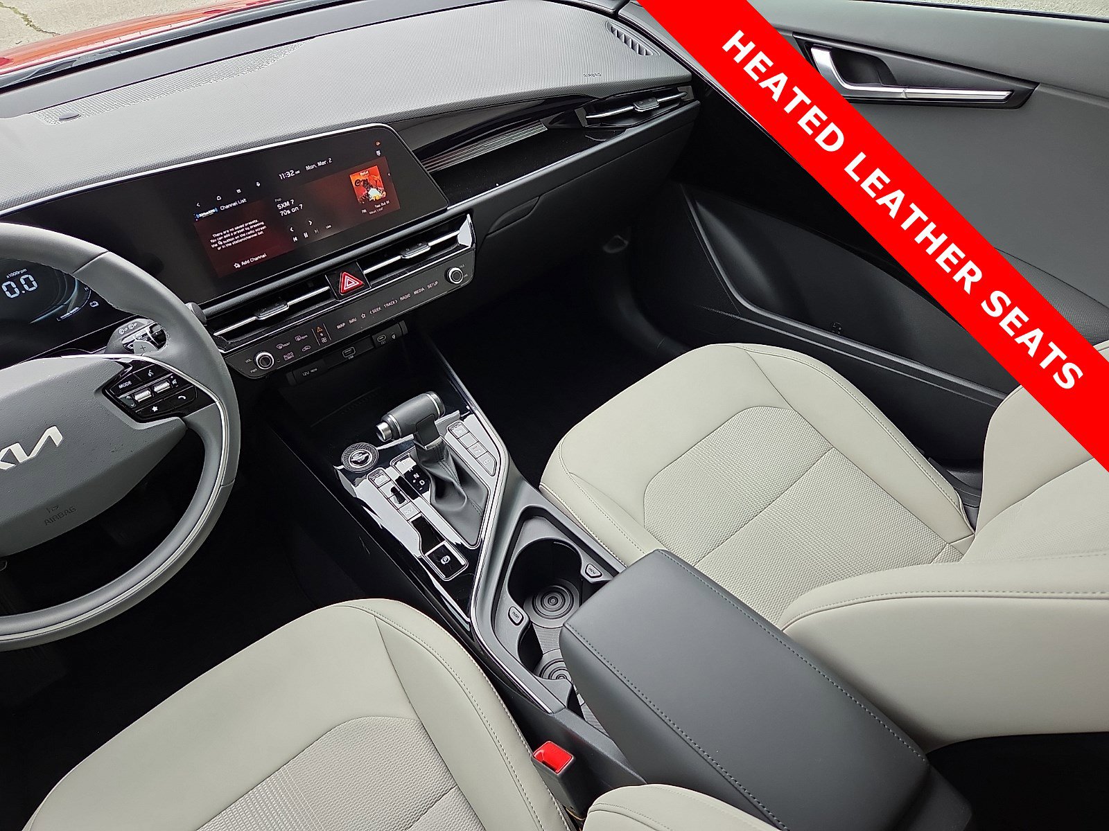 Used 2025 Kia Niro EX image 12