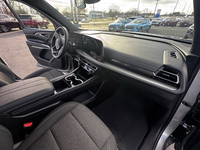 Used 2025 Chevrolet Traverse LT image 11