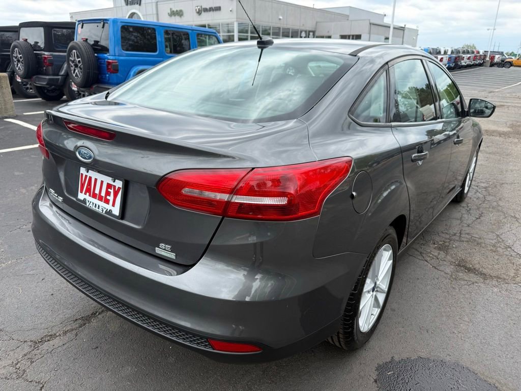 Used 2017 Ford Focus SE FWD image 3