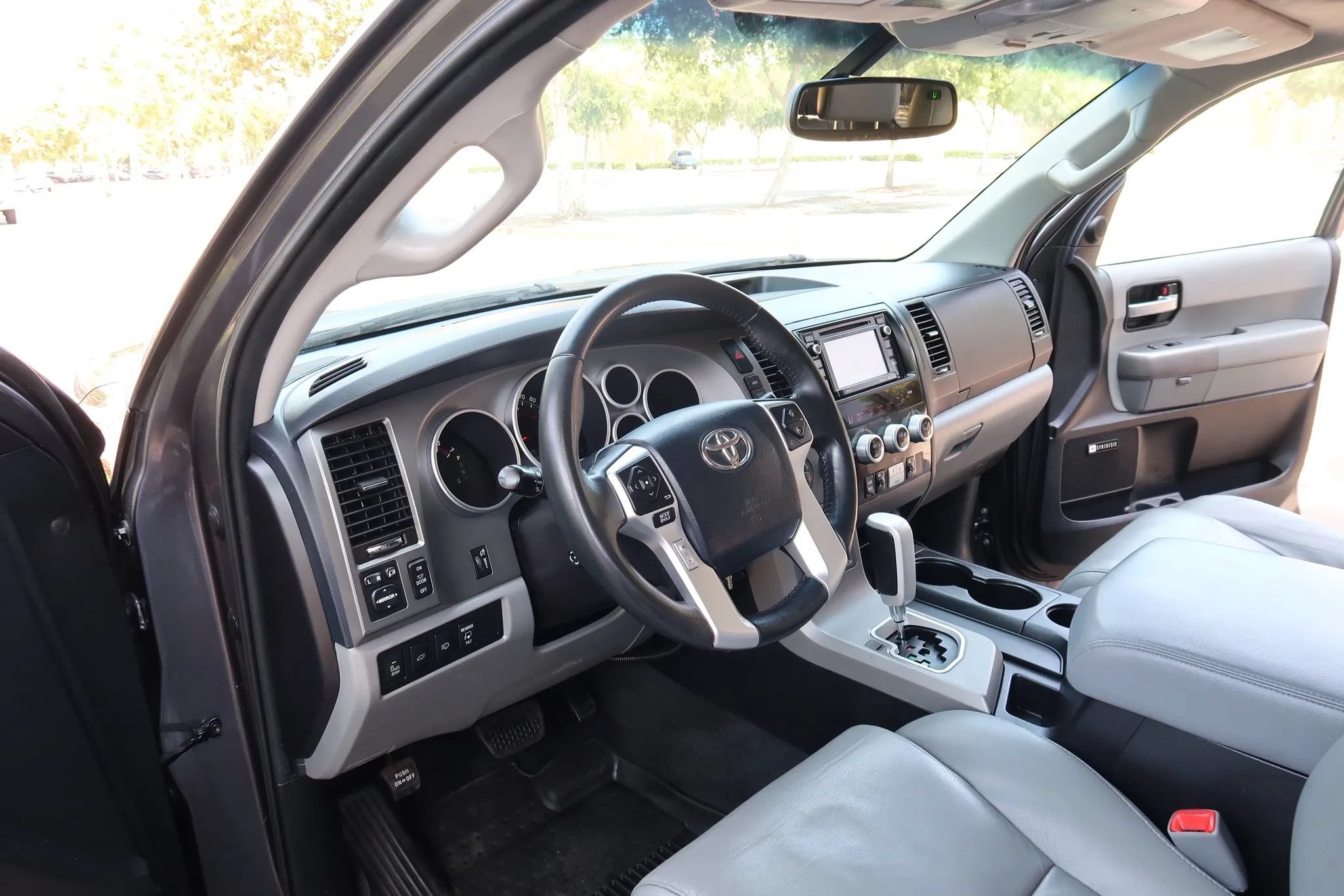 Used 2017 Toyota Sequoia Limited w/ Safety & Convenience Package AWD/4WD image 15
