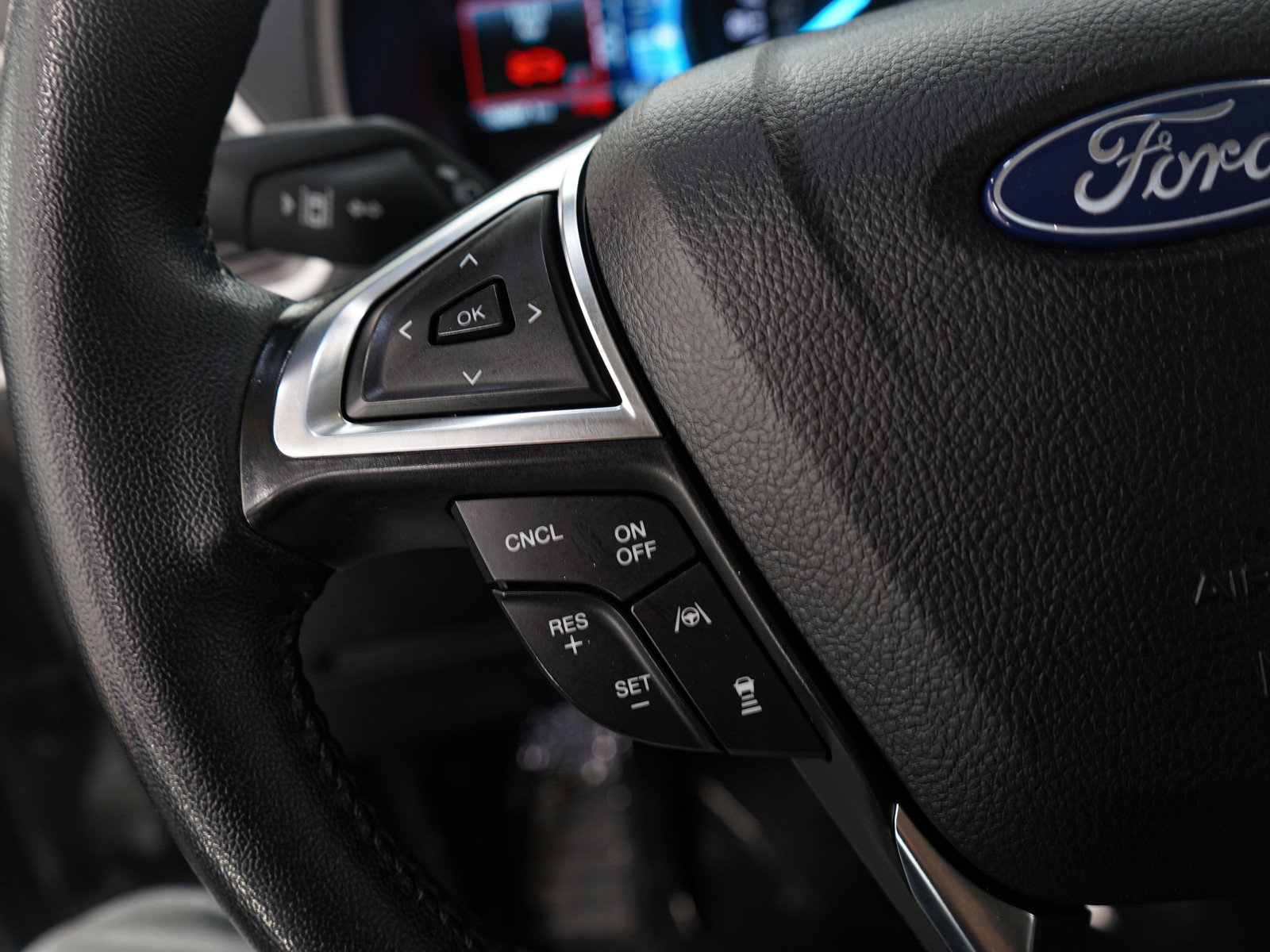 Used 2024 Ford Edge SEL image 25