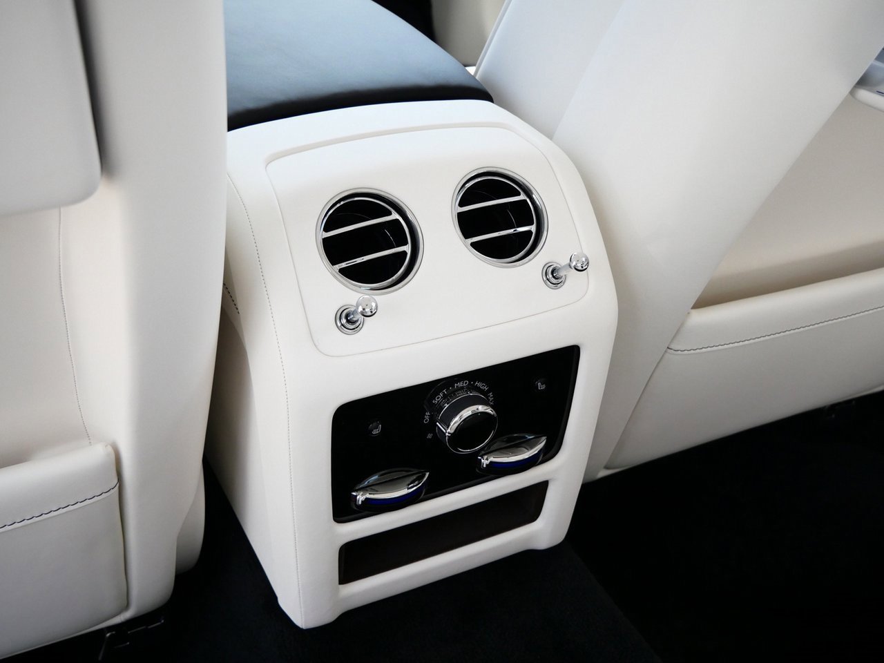 New 2025 Rolls-Royce Ghost image 27