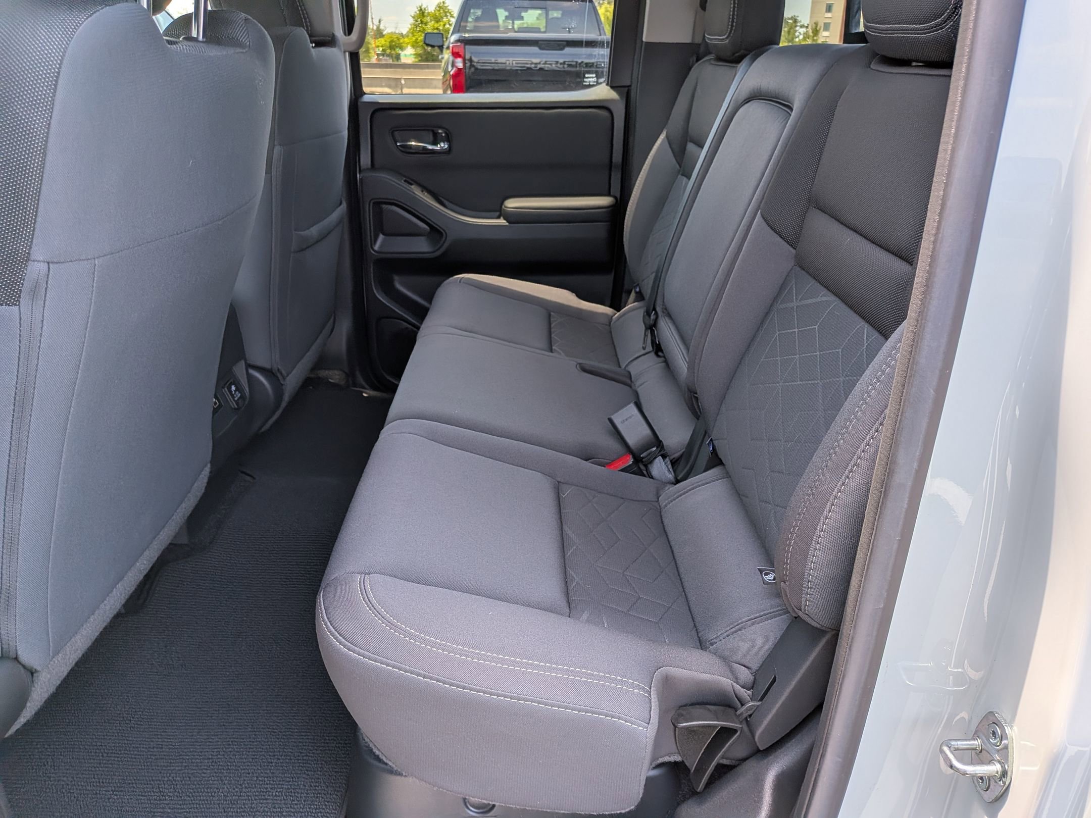 Used 2025 Nissan Frontier SV w/ SV Convenience Package RWD image 29