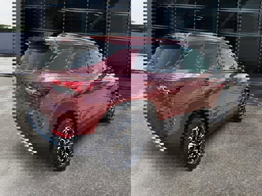 Used 2025 Chevrolet TrailBlazer LT image 6