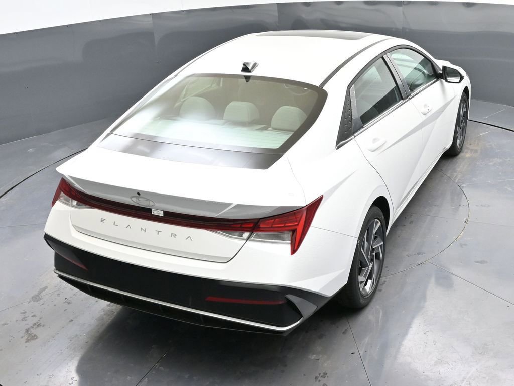 Certified 2025 Hyundai Elantra SEL image 39