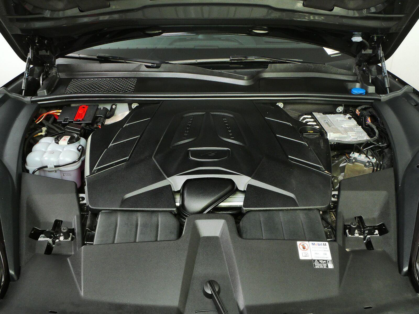 Certified 2024 Porsche Cayenne Coupe AWD/4WD image 36