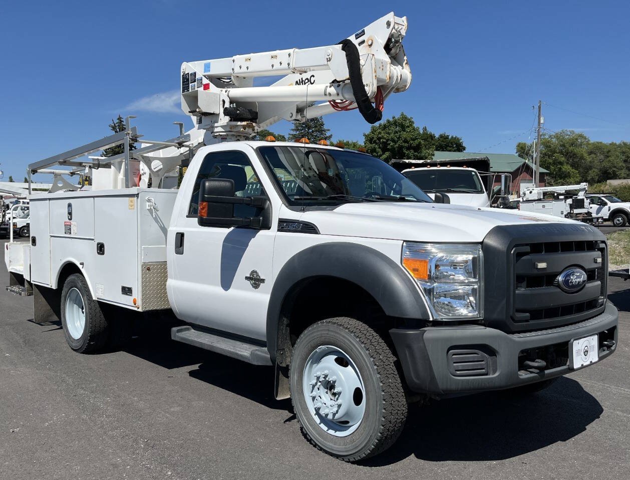 Used 2016 Ford F550 4x4 Regular Cab Super Duty image 3