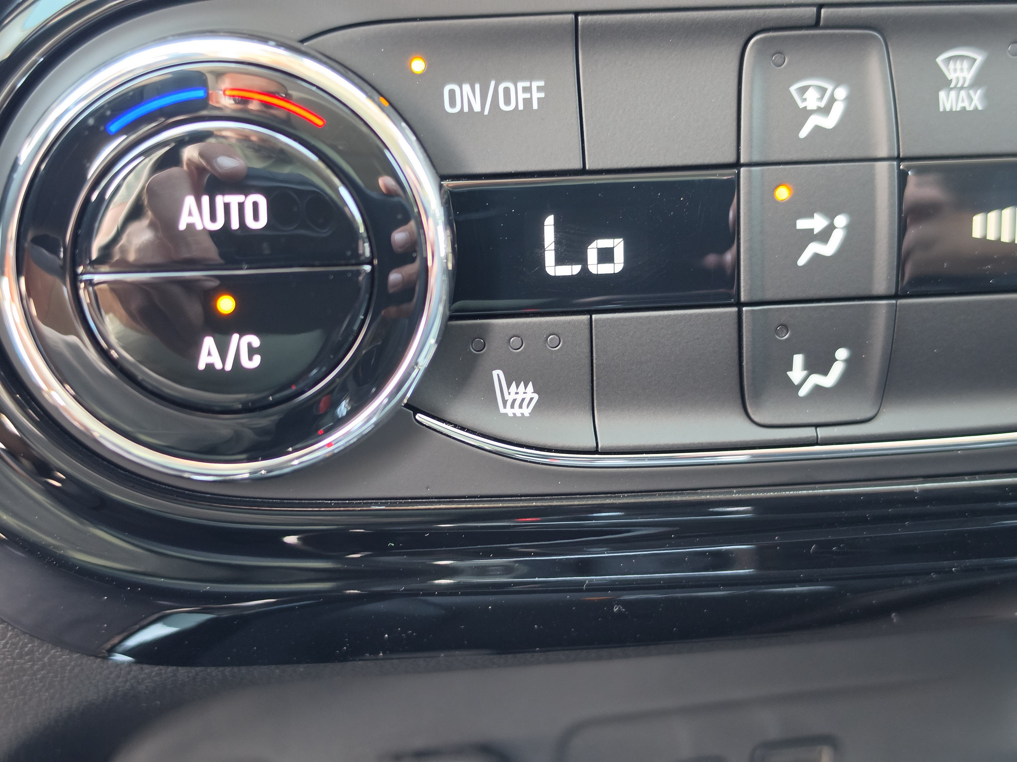 New 2026 Chevrolet Trax LT w/ Sunroof Package FWD image 30