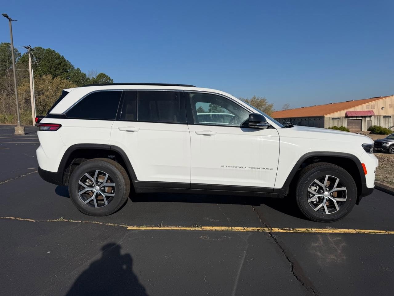 New 2025 Jeep Grand Cherokee Limited w/ Luxury Tech Group II image 2