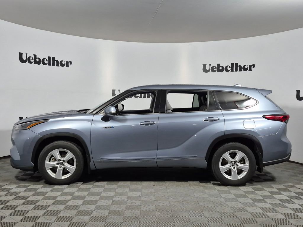 Used 2021 Toyota Highlander LE AWD/4WD image 4