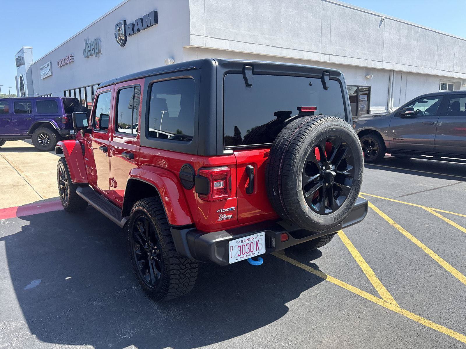 Used 2022 Jeep Wrangler Unlimited Sahara AWD/4WD image 7