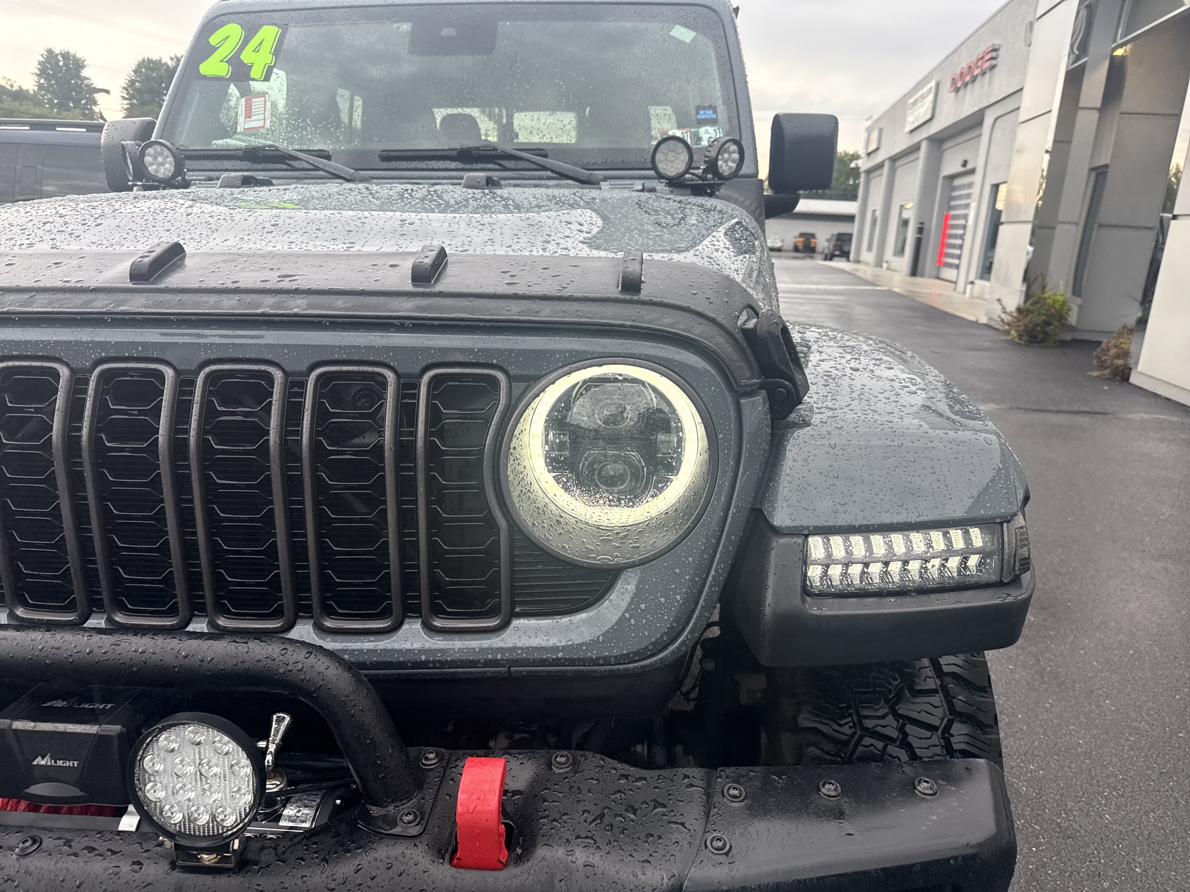 Used 2024 Jeep Gladiator Sport AWD/4WD image 10