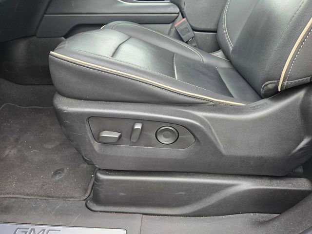 Used 2024 GMC Yukon SLT w/ SLT Luxury Package image 14