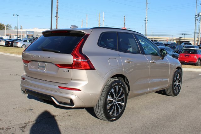 Used 2025 Volvo XC60 B5 Plus image 44