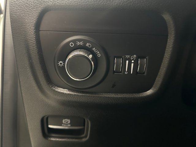 Used 2024 Jeep Grand Cherokee Altitude AWD/4WD image 26