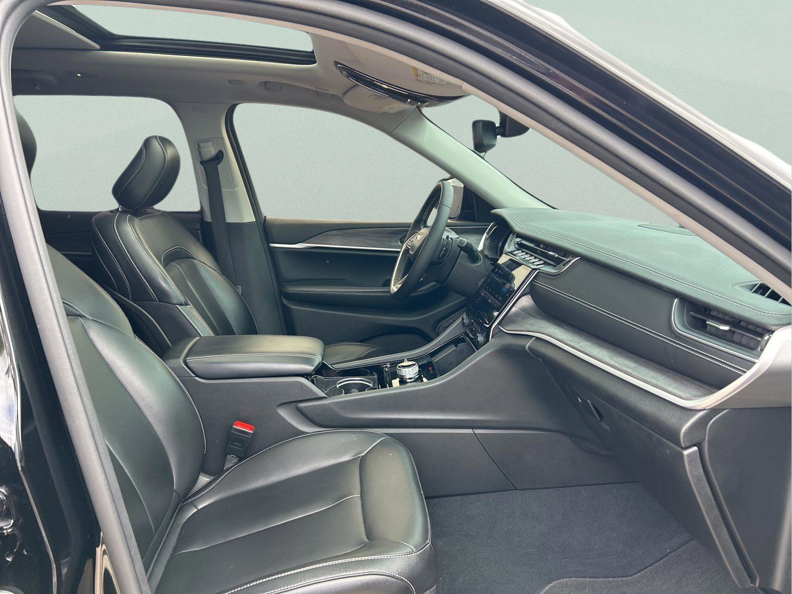 Certified 2023 Jeep Grand Cherokee Limited image 12