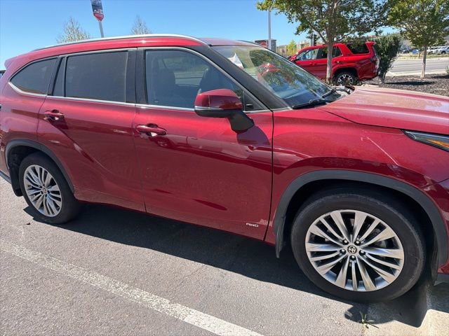 Used 2022 Toyota Highlander Platinum image 4