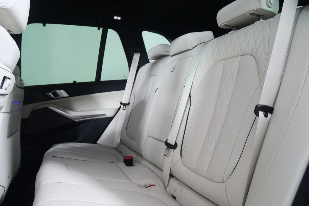 Used 2026 BMW X5 sDrive40i w/ Executive Package RWD image 16