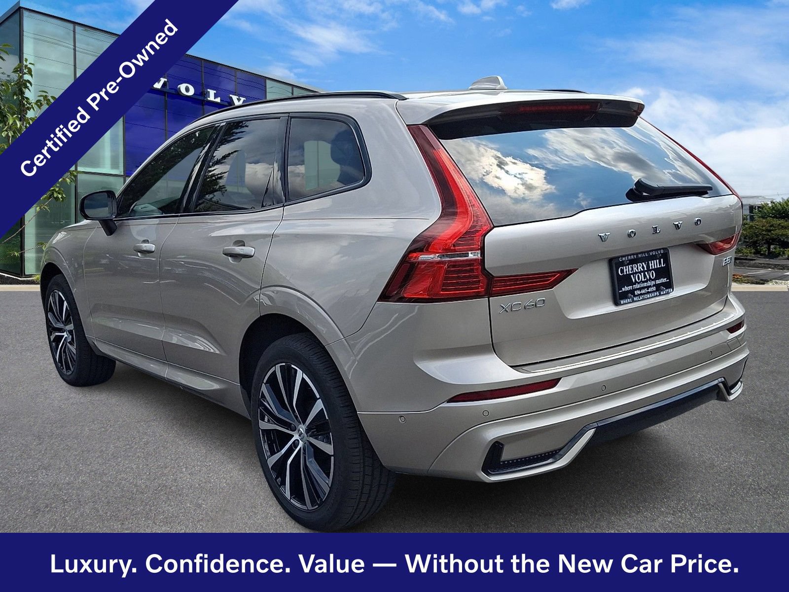 Certified 2024 Volvo XC60 B5 Plus w/ Protection Package Premier AWD/4WD image 5