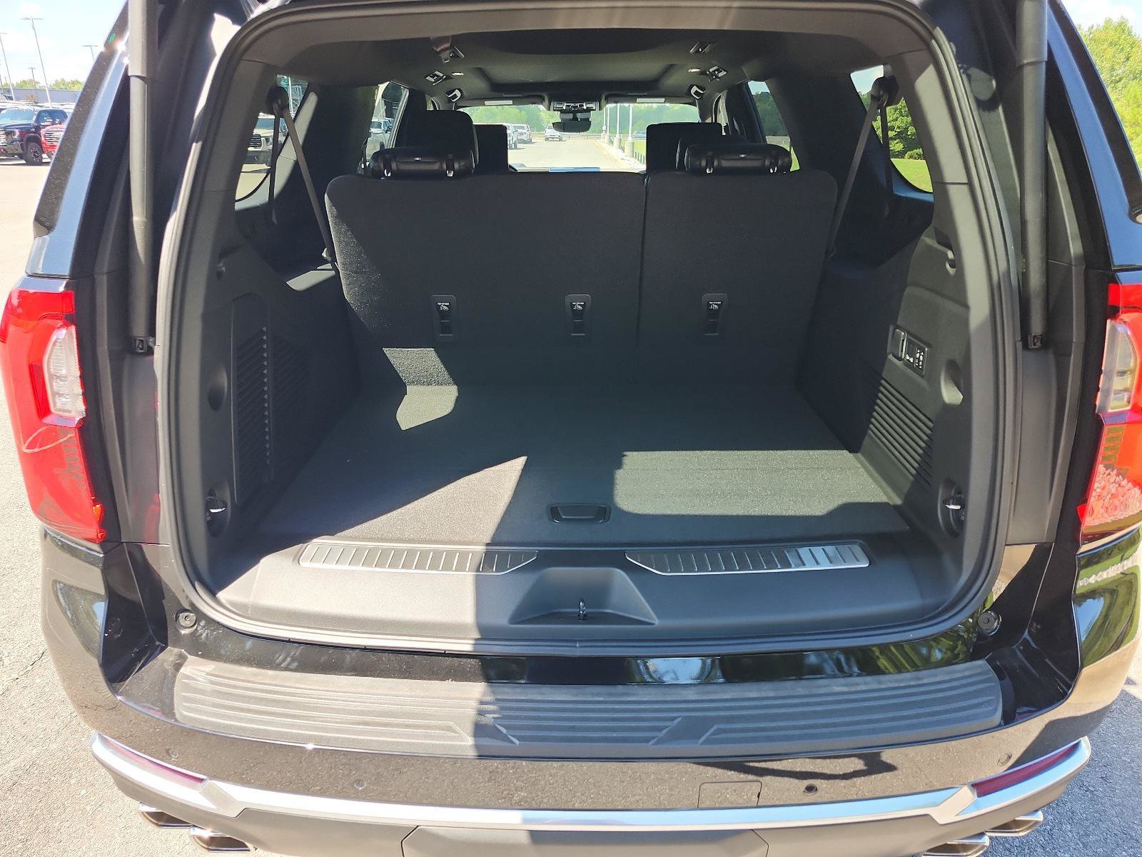 New 2026 GMC Yukon XL Denali w/ Denali Reserve Package AWD/4WD image 8