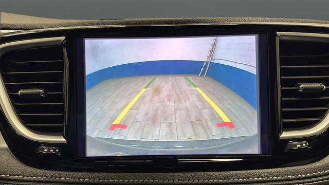 Used 2025 Chrysler Pacifica Limited image 14