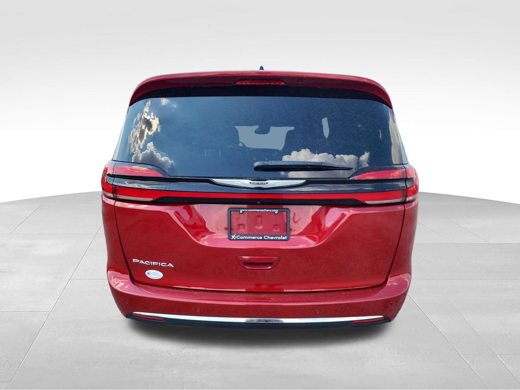 Used 2025 Chrysler Pacifica Select FWD image 7