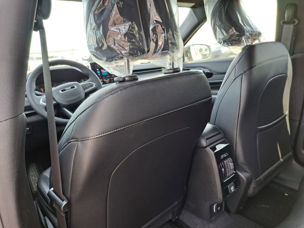 New 2026 Jeep Compass Latitude image 22