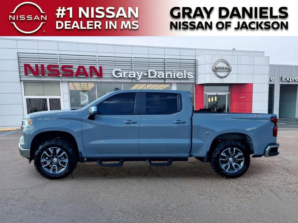 Used 2024 Chevrolet Silverado 1500 LT AWD/4WD image 4