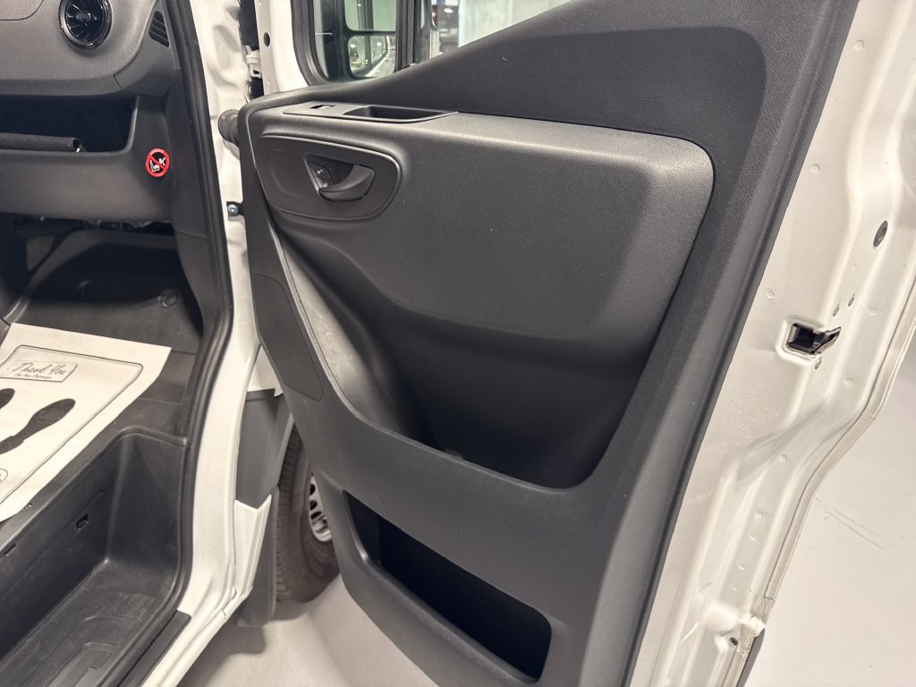 Used 2024 Mercedes-Benz Sprinter 2500 image 35