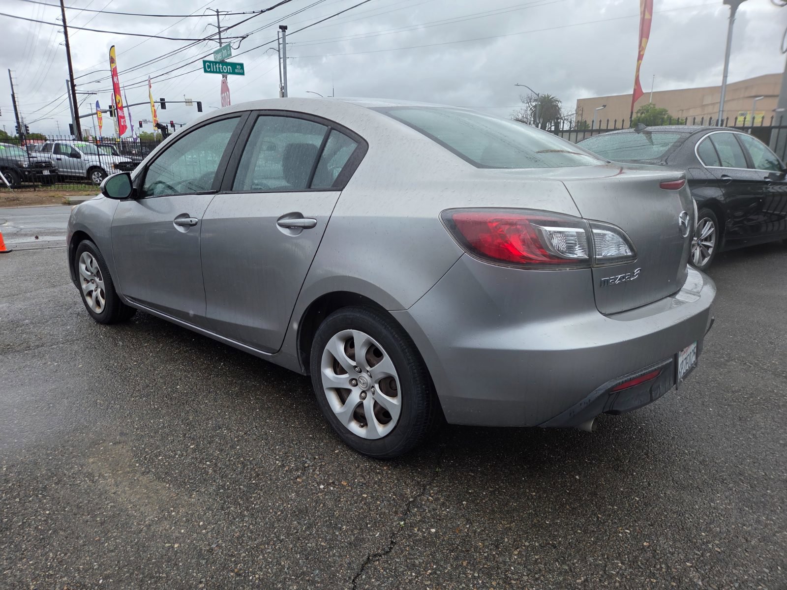 Used 2011 MAZDA MAZDA3 i Sport FWD image 2