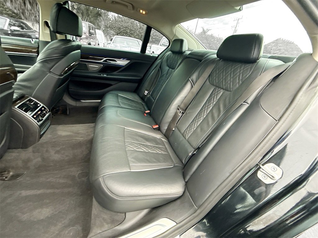 Used 2022 BMW 750i xDrive w/ Executive Package image 27
