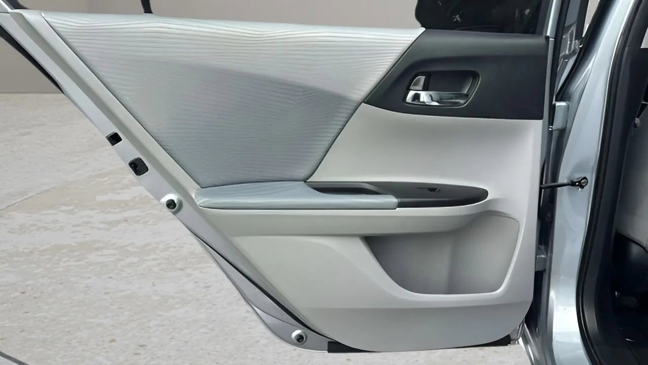 Used 2017 Honda Accord LX image 24