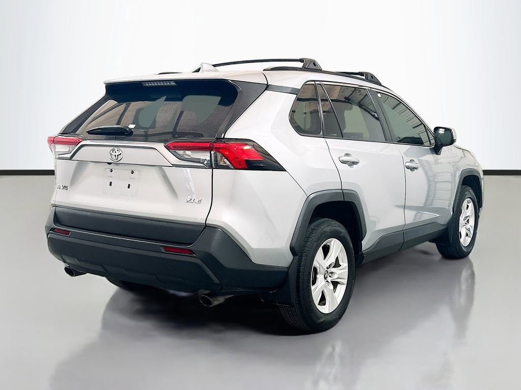 Used 2020 Toyota RAV4 XLE w/ Convenience Package FWD image 4