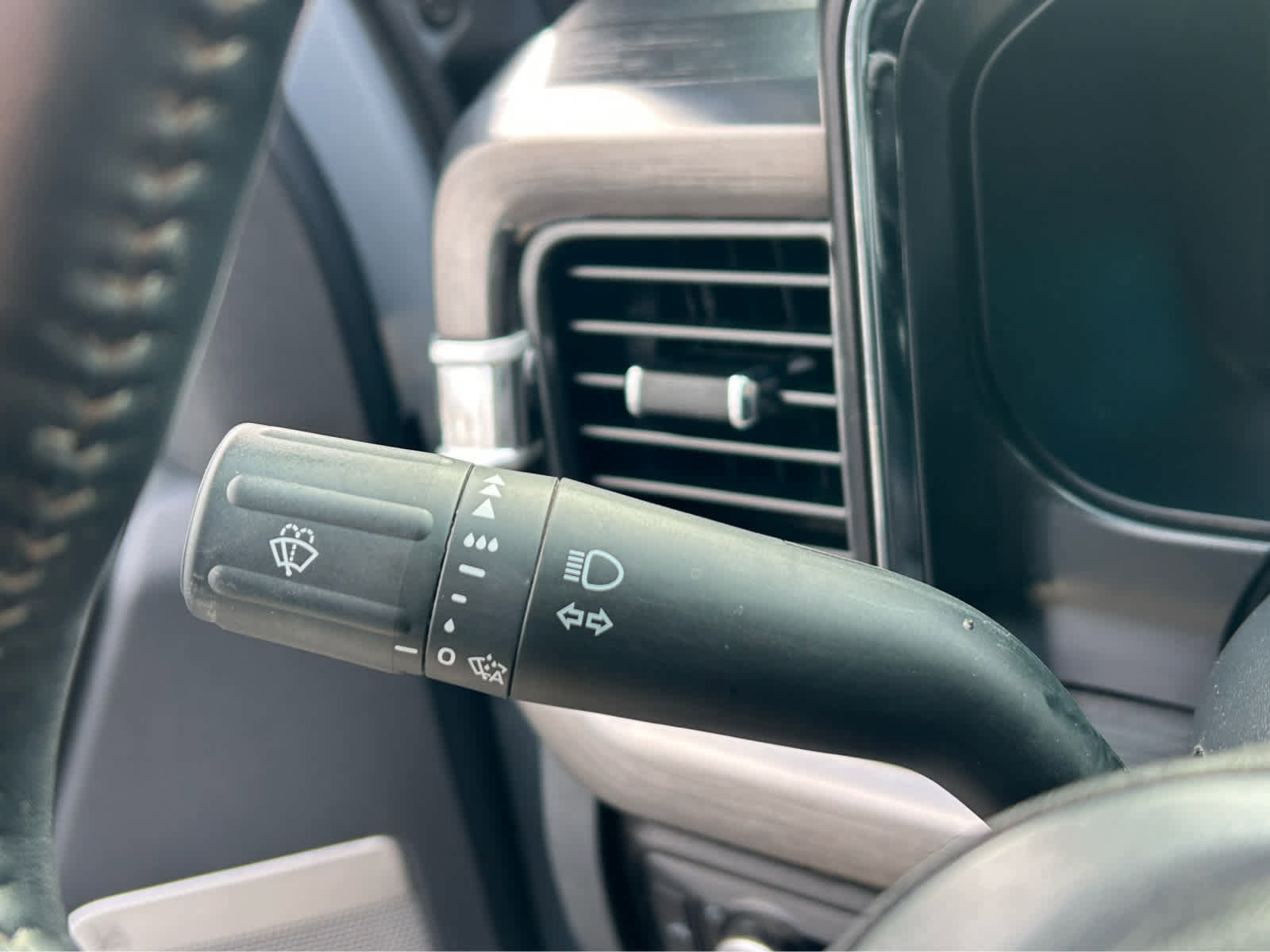 Used 2024 Ford F250 Lariat w/ Chrome Package image 31