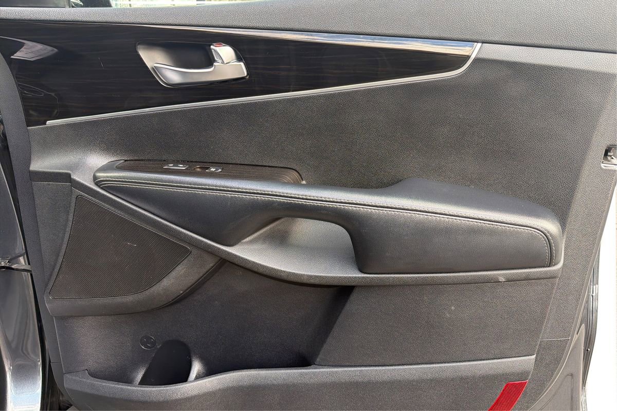 Used 2020 Kia Sorento AWD V6 image 20