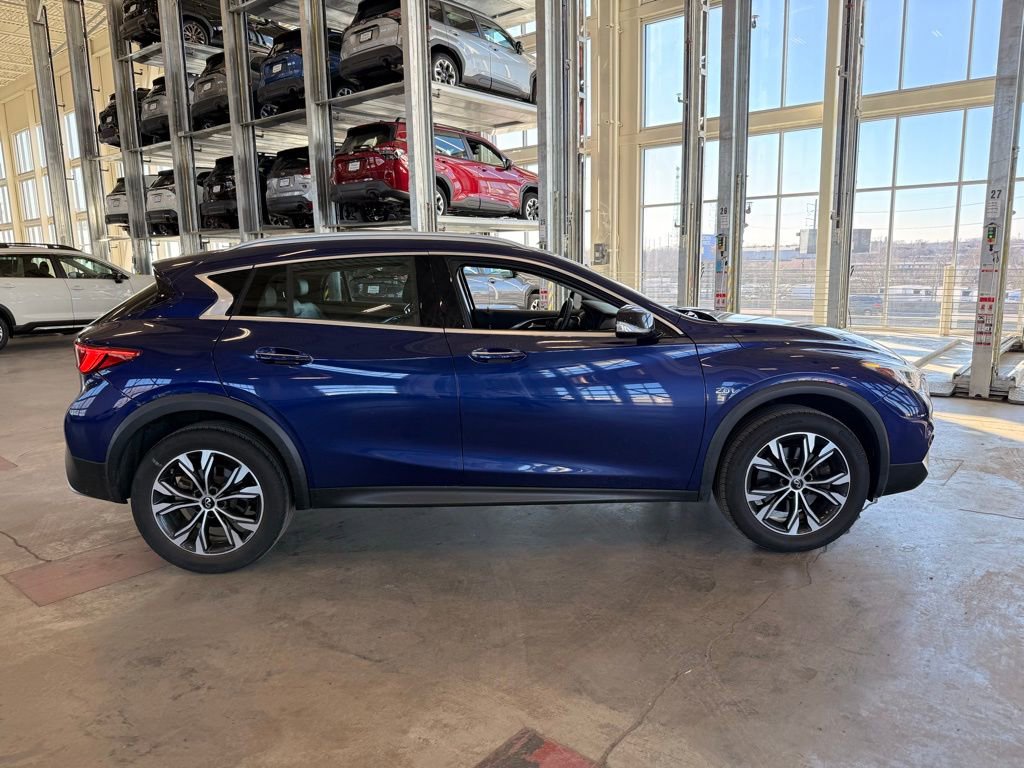 Used 2018 INFINITI QX30 Premium w/ Cargo Package image 2
