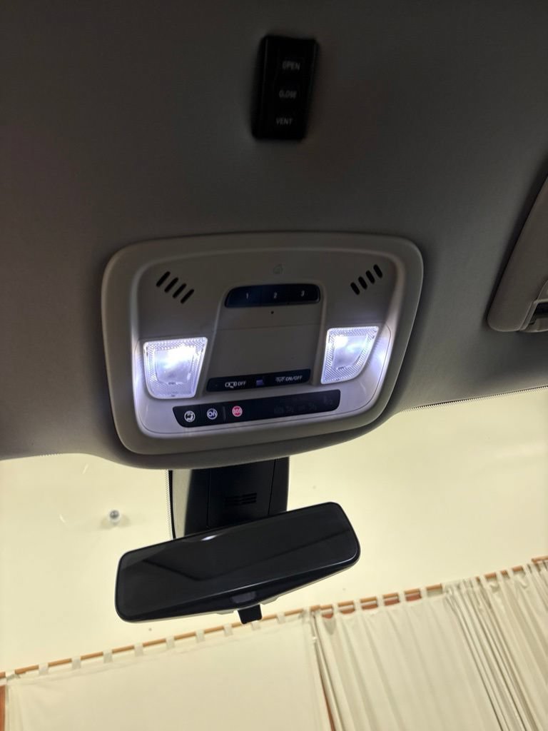 Used 2020 Chevrolet Traverse RS FWD image 14