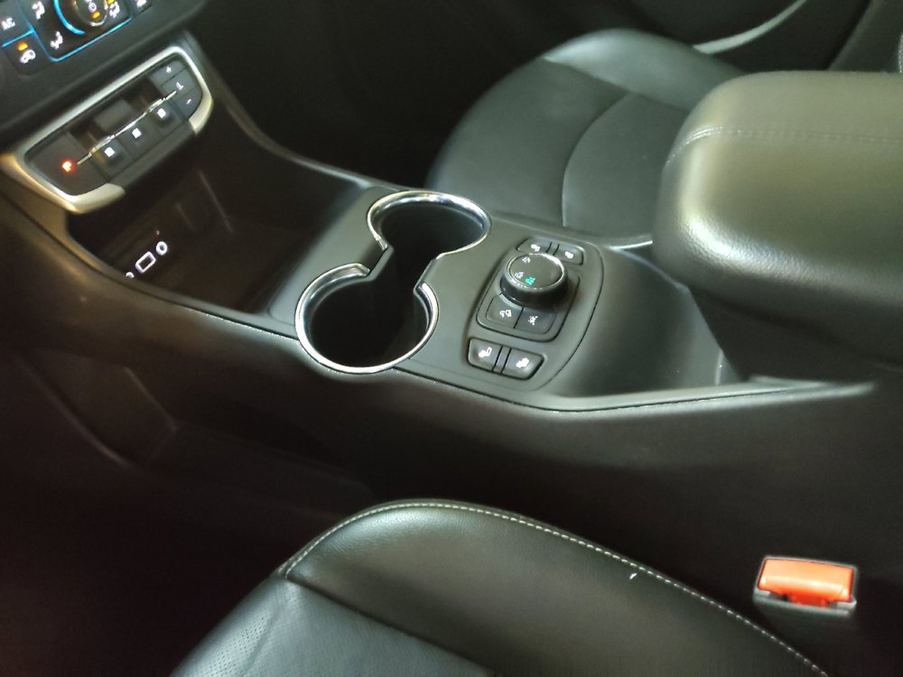 Used 2024 GMC Terrain SLT image 26