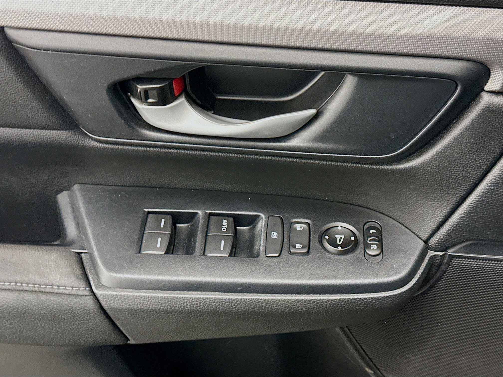 Used 2018 Honda CR-V LX image 15