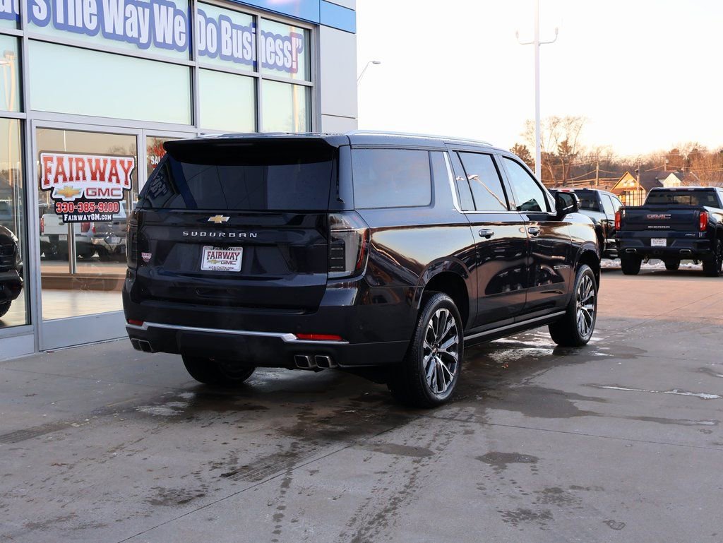 New 2025 Chevrolet Suburban High Country image 3