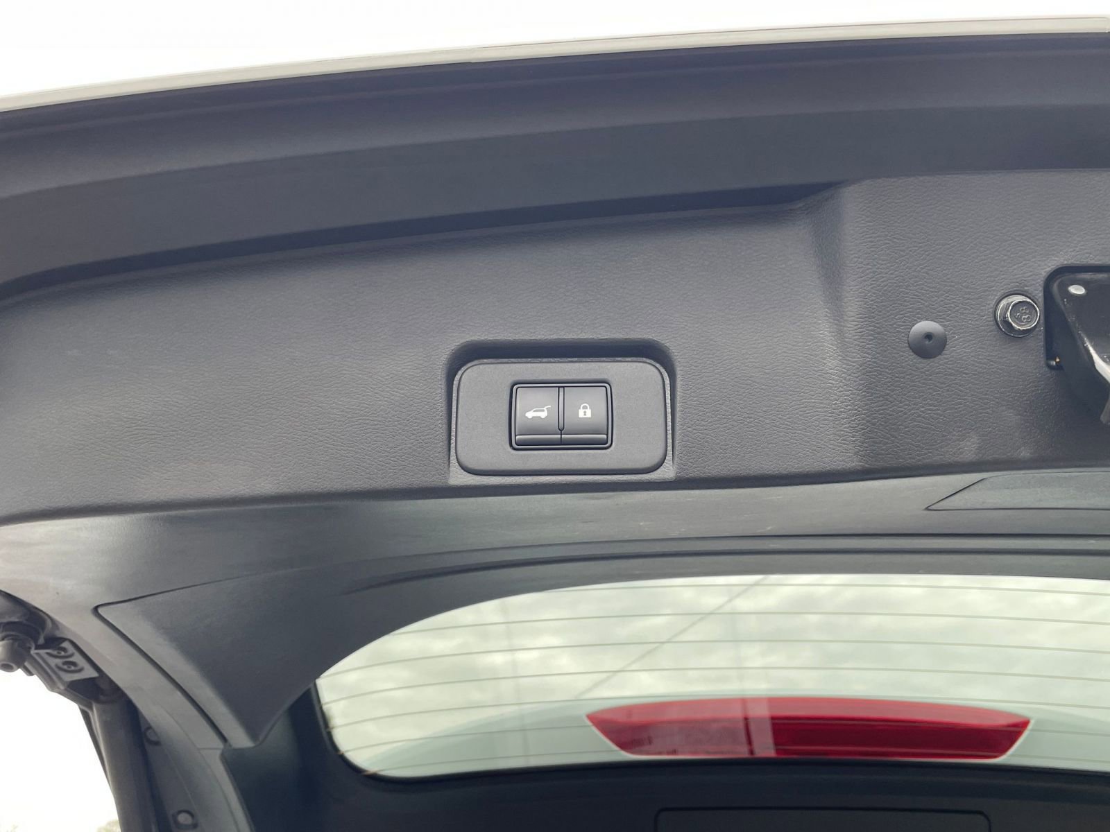 Used 2025 Nissan Rogue SV image 23