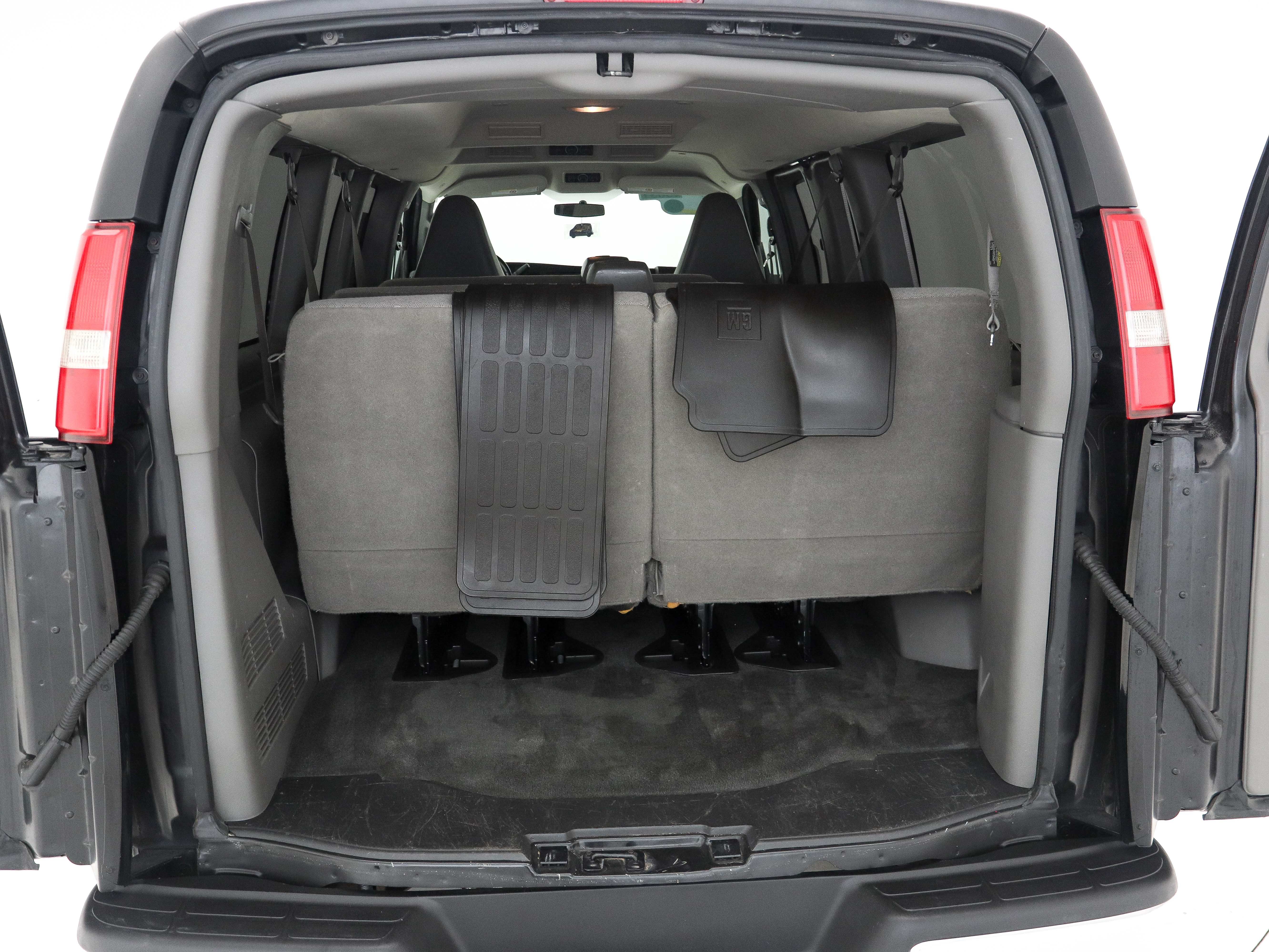 Used 2016 Chevrolet Express 2500 LS RWD image 12